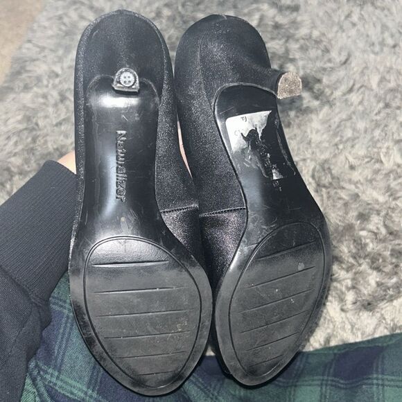 Neutralizer black heels with a bow attached size 7 1/2 - Picture 5 of 6